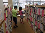 返本（へんぽん）中。この番号はどこかな？（なんよう図書館　「なごやっ子読書ノートでカウンター体験」）