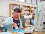 本番前に返却の練習をしました。（なかがわ図書館　「なごやっ子読書ノートでカウンター体験」）