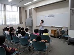 本のなりたちやしくみについて、お話をききました。（あつた図書館　「本を使って調べもの名人！」）