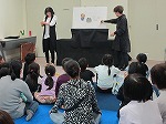 パネルシアター「海の水がからいのはなぜ？」です。（なかがわ図書館　子ども読書の日記念「親子で楽しむ絵本の世界」をおこないました）