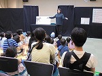 おはなし会の様子（きた図書館　なつやすみおはなし大会）