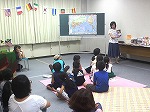 おはなし会の様子（めいとう図書館　おはなしＴＨＥワールド）