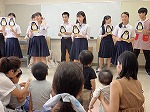 おはなし会の様子（くすのき図書館　英語でおはなし会）