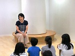 ストーリーテリングの様子（とくしげ図書館　小学生のためのおはなし会）