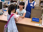 カウンター体験の様子（「なごやっ子読書ノートでカウンター体験」）