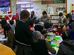 工作教室の様子（とみだ図書館　冬のおたのしみ会クリスマス・スペシャル）