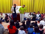 おはなし会の様子（みどり図書館　英語のたのしいおはなし会）