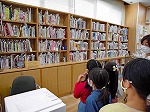 つるまちゅうおう図書館を見学しました。（みどり図書館　「なごやっ子読書ノートで図書館お仕事体験」1）