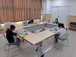 ドキドキの図書館お仕事、練習どおりにできました。（みどり図書館　「なごやっ子読書ノートで図書館お仕事体験」3）