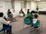 なかがわ図書館 「英語で楽しむ絵本の会」英語のレッスンの写真