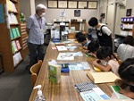 つるまちゅうおう図書館「なごやっ子読書ノートで図書館お仕事体験」の写真1