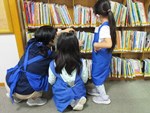 なかむら図書館「なごやっ子読書ノートで図書館お仕事体験」の写真3