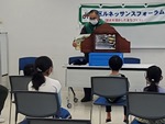 とくしげ図書館「冬休みのイベント」紙しばいとけん玉であそぼ！の写真1