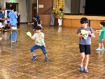 なかがわ図書館「夏休みのイベント」紙ひこうきを飛ばそう！の写真