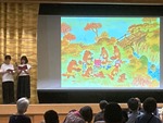 なかがわ図書館「夏休みのイベント」スクリーンと音楽で絵本を楽しもうの写真1