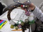 みなみ図書館　「クリスマスリースをつくろう」の写真1