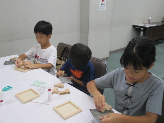 みなみ図書館「夏休み冬休みのイベント」夏休み糸のこ工作教室の写真2