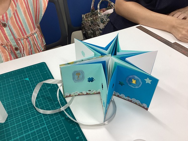とくしげ図書館「夏休みのイベント」親子で作ろう!スターブックの写真2