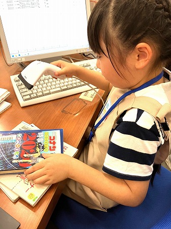ひがし図書館「夏休み子ども司書」の写真1