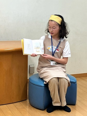 ひがし図書館「夏休み子ども司書」の写真2
